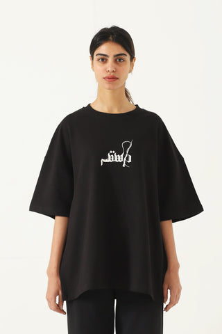 "ajnabi" printed black t shirt