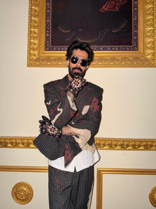 Kahani hand-embroidered gloves